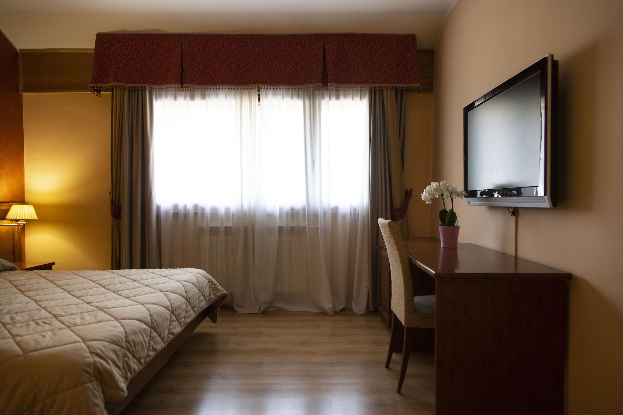Grand Hotel Del Parco เปสกัสเซโรลี ภายนอก รูปภาพ