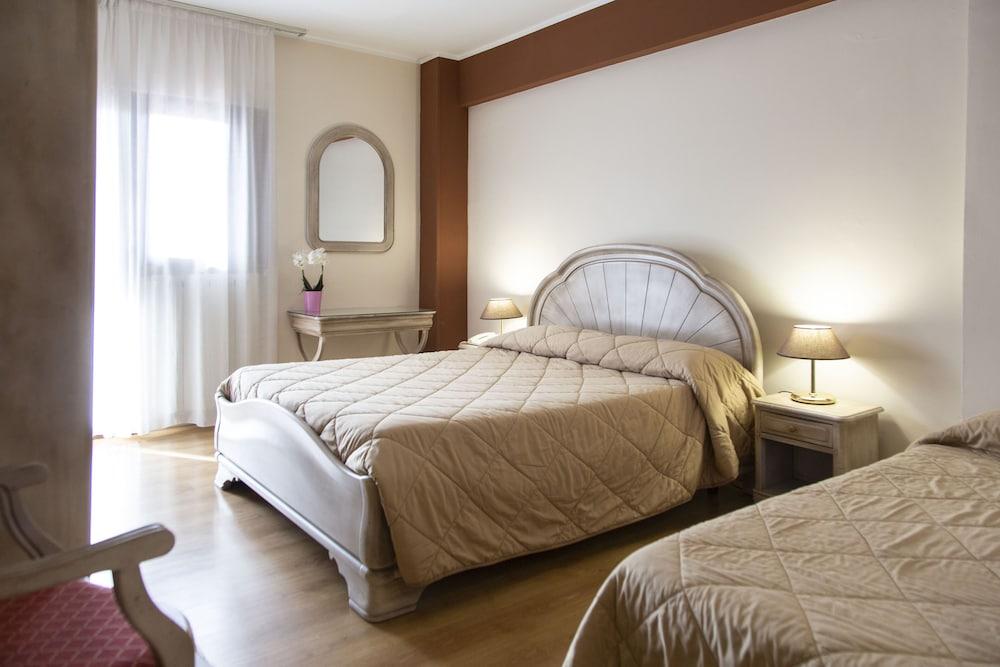 Grand Hotel Del Parco เปสกัสเซโรลี ภายนอก รูปภาพ