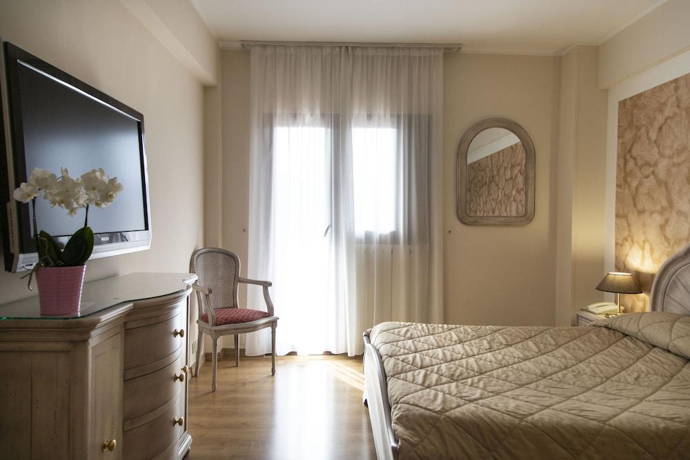 Grand Hotel Del Parco เปสกัสเซโรลี ภายนอก รูปภาพ