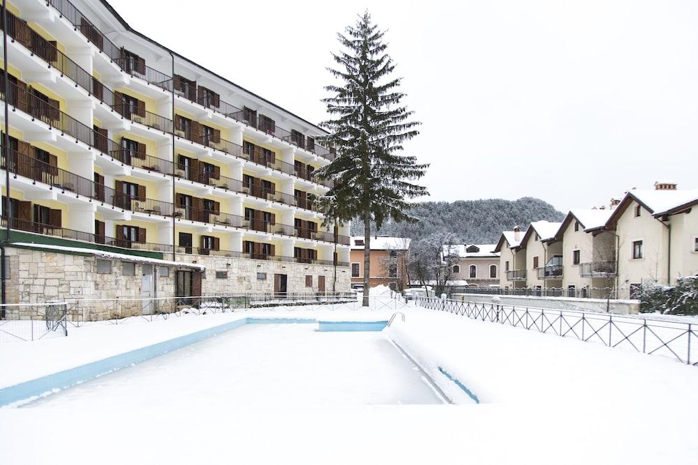 Grand Hotel Del Parco เปสกัสเซโรลี ภายนอก รูปภาพ